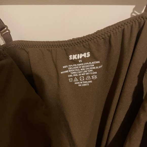 NWOT SKIMS FITS EVERYBODY CAMI THONG BODYSUIT BROWN XS - Picture 5 of 5
